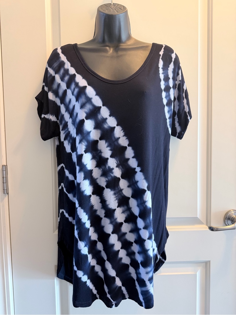 Antibes Blanc Navy Blue & White Tie-Dye Scoop Neck Women's Top